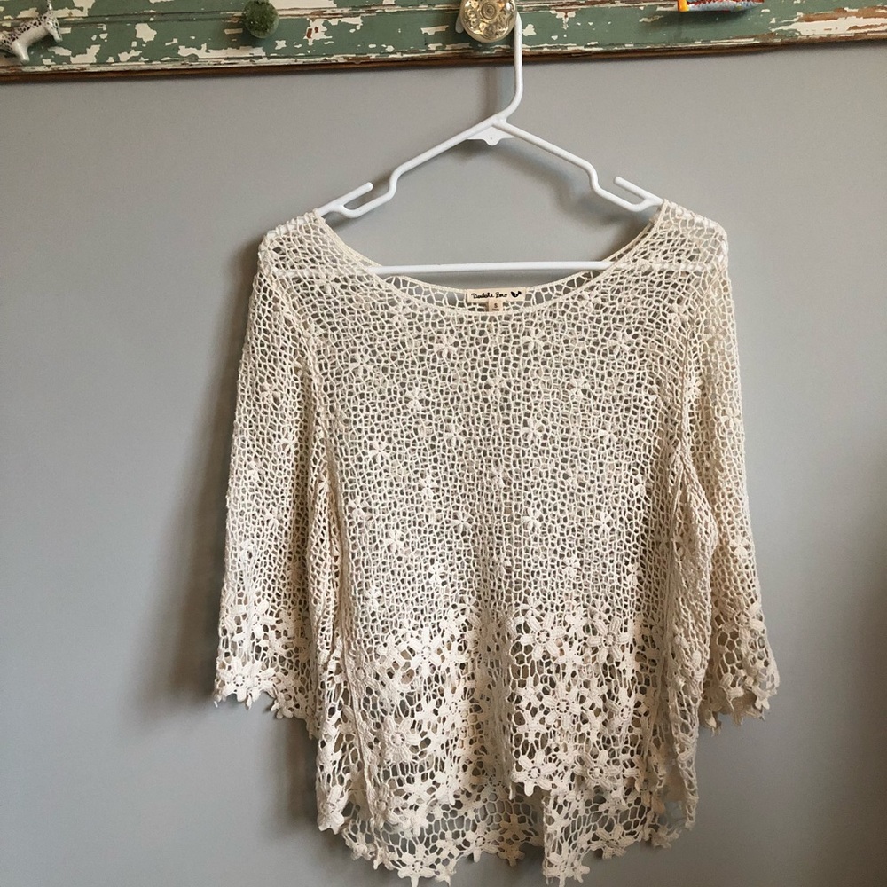 Unique see through top with flower pattern 🌼